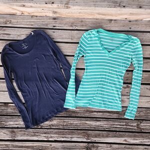 Long Sleeve Shirt Lot Medium Green Navy Blue V-Neck Scoop Neutral Striped Fall